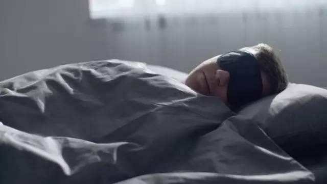 仰睡、俯睡、側(cè)睡，到底哪種睡姿最健康？